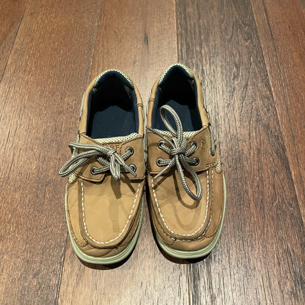 Boys size 13.5 Sperry Boat shoes